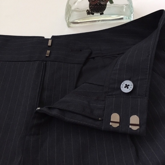 Gap Cuff Shorts - Picture 4 of 6